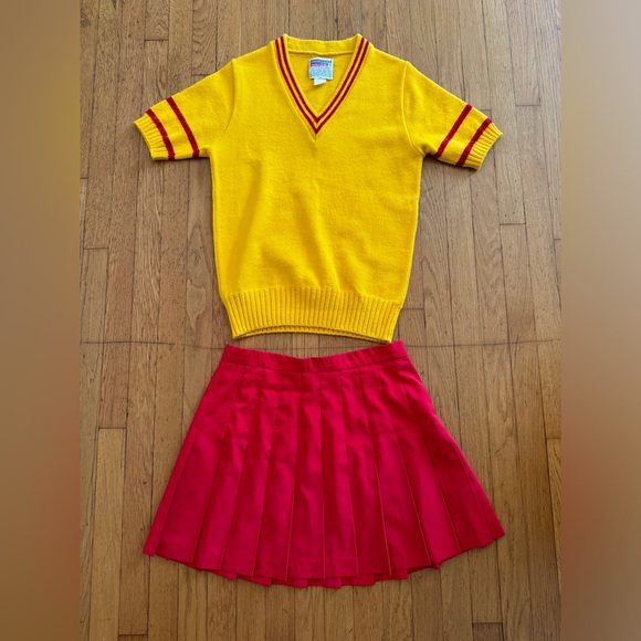 Vintage Cheerleading Uniform - Picture 3 of 8